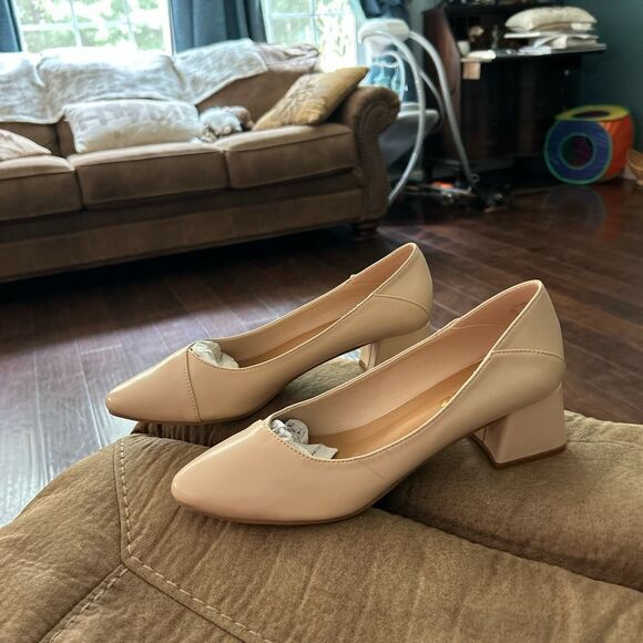 Heez Women's Pumps with Low Chunky Block 2” Heels, Cream. Size 9.5 - Picture 1 of 7